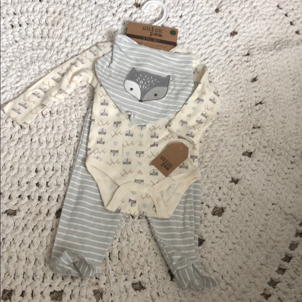Chick Pea 3 pc set. Bodysuit/footed pant/bib. NWT